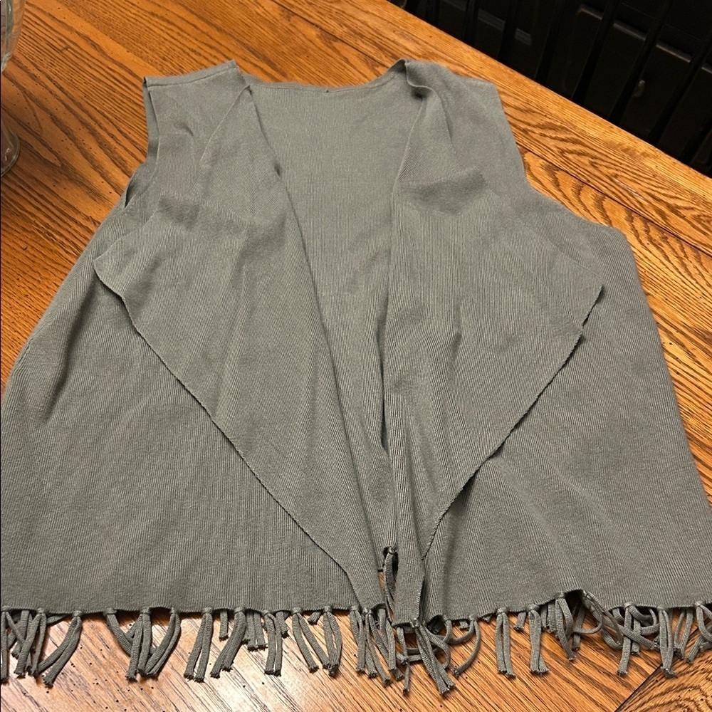 Chico's Sleeveless Fringe Hem Sweater Vest - Gray